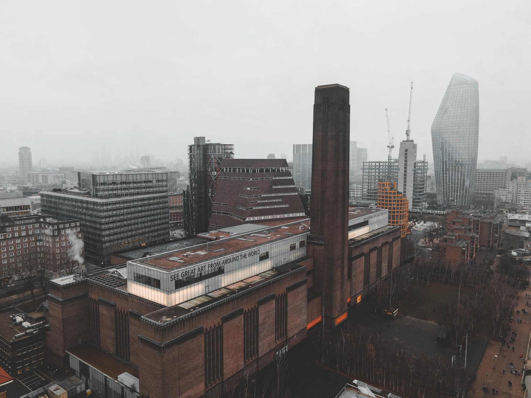 an aerial shot of the tate art gallery in london
